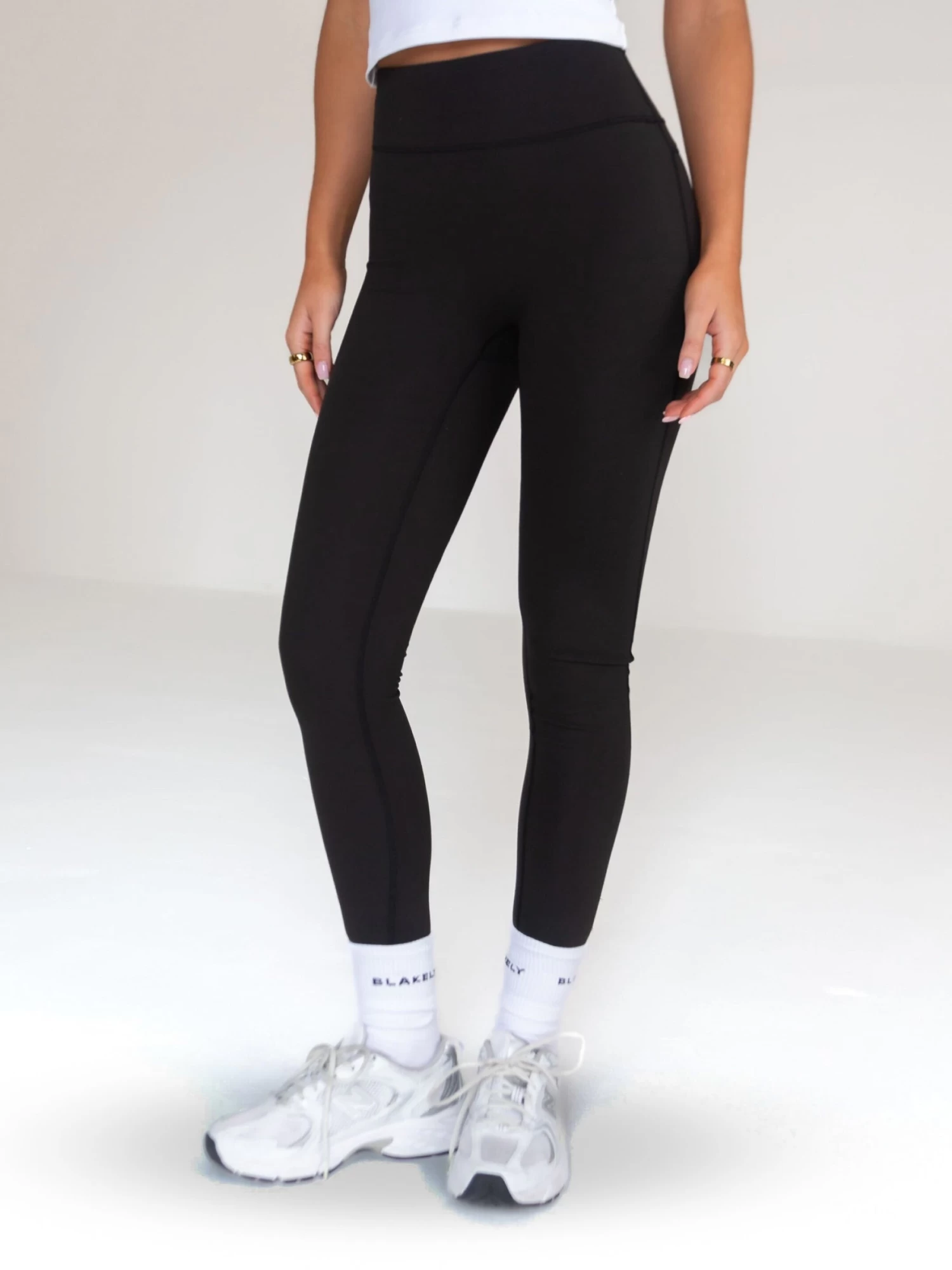 Sofia Soft Leggings - Black 7 Sofia Soft Leggings - Black - Image 5