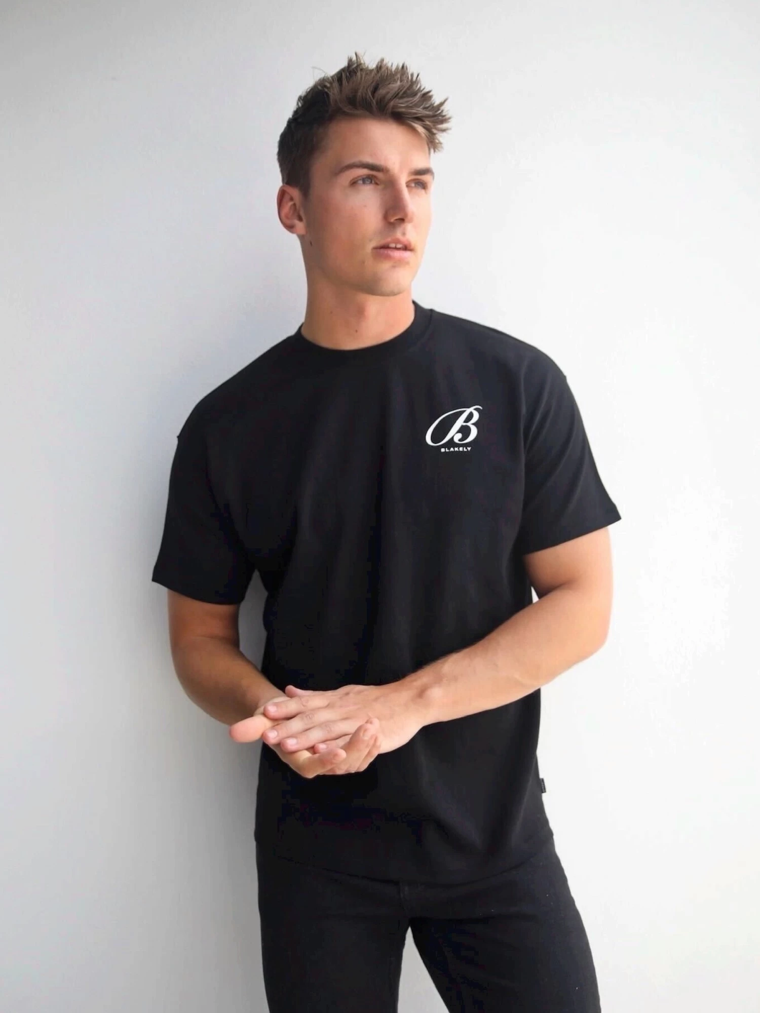 Vita Relaxed T-Shirt - Black 6 Vita Relaxed T-Shirt - Black - Image 4