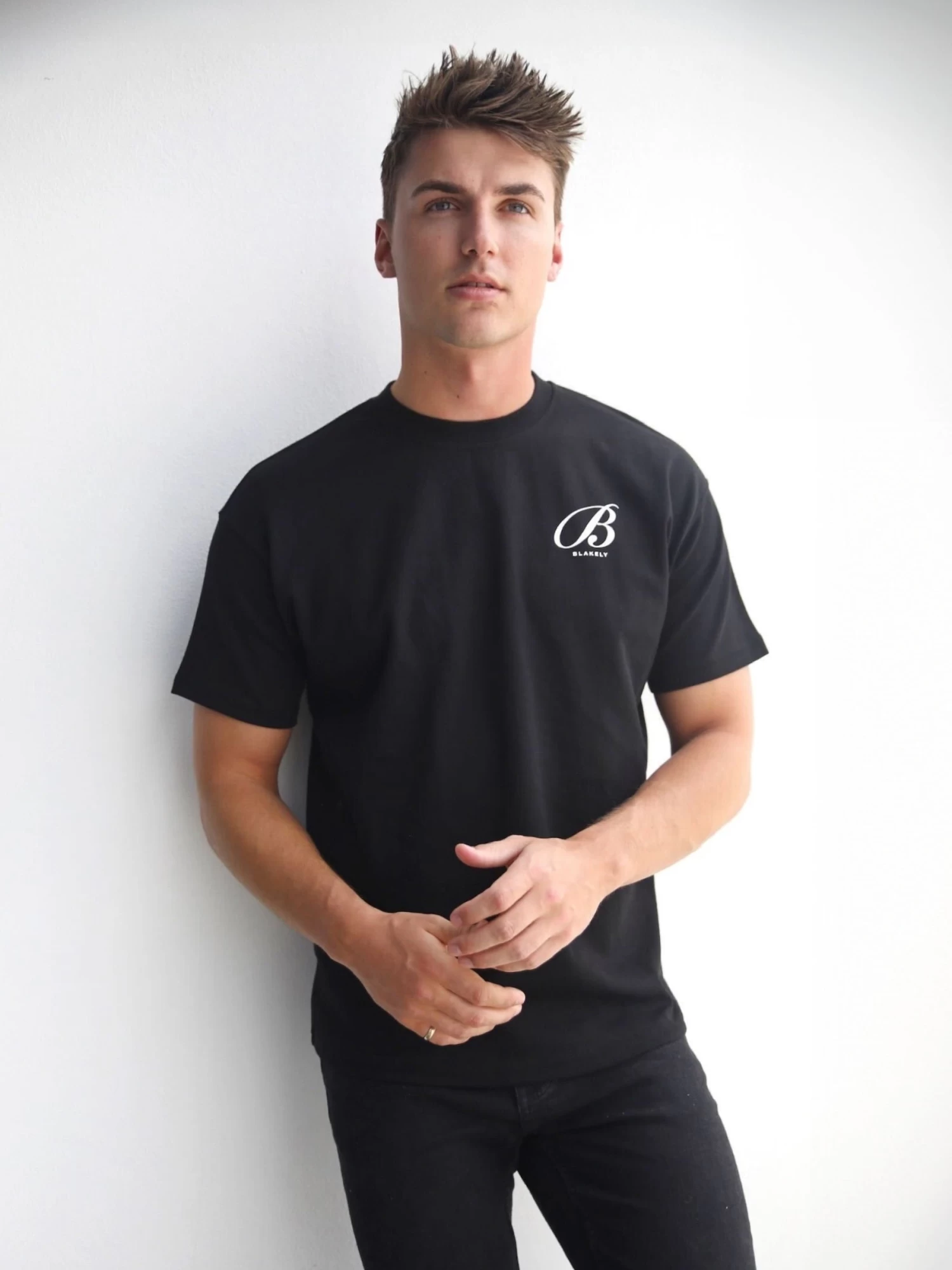 Vita Relaxed T-Shirt - Black 4 Vita Relaxed T-Shirt - Black - Image 2