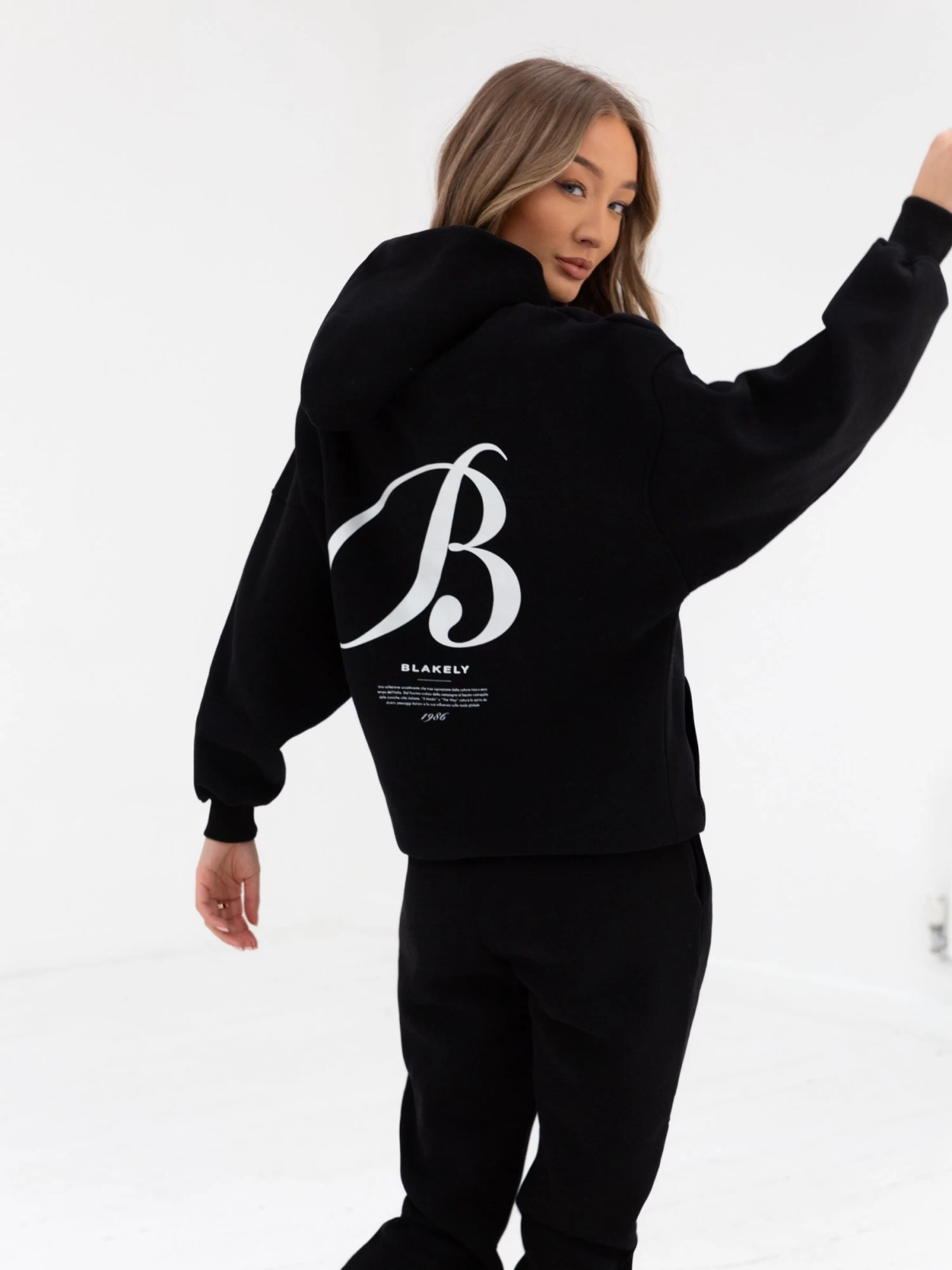 Vita Oversized Hoodie - Black 4 Vita Oversized Hoodie - Black - Image 2