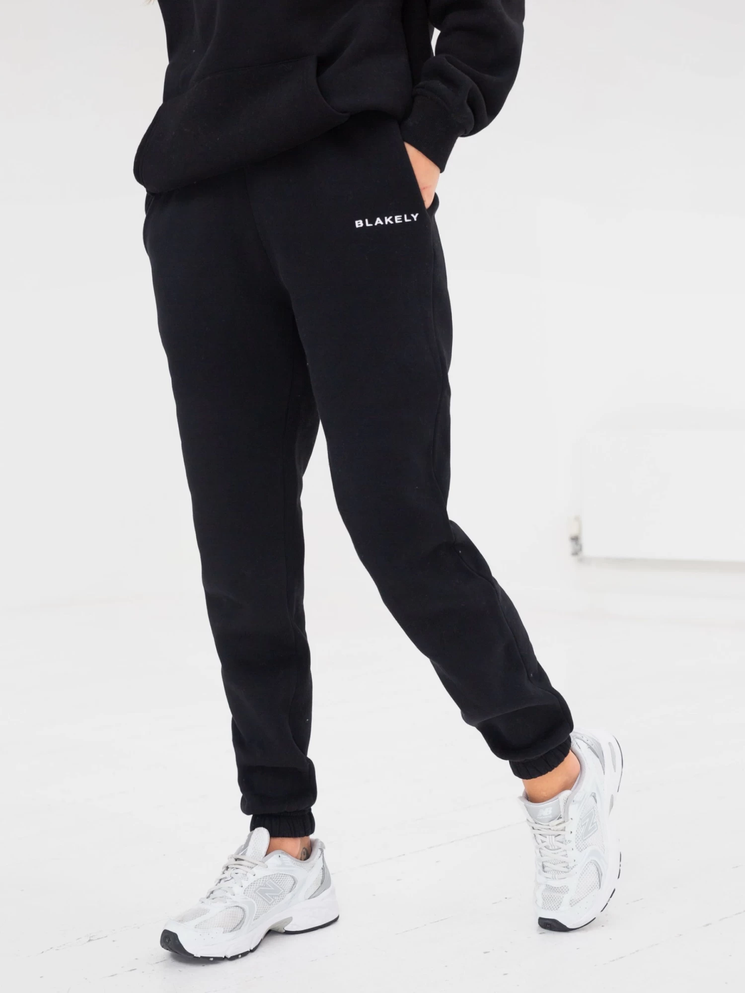 Series Sweatpants - Black 4 Series Sweatpants - Black - Image 2