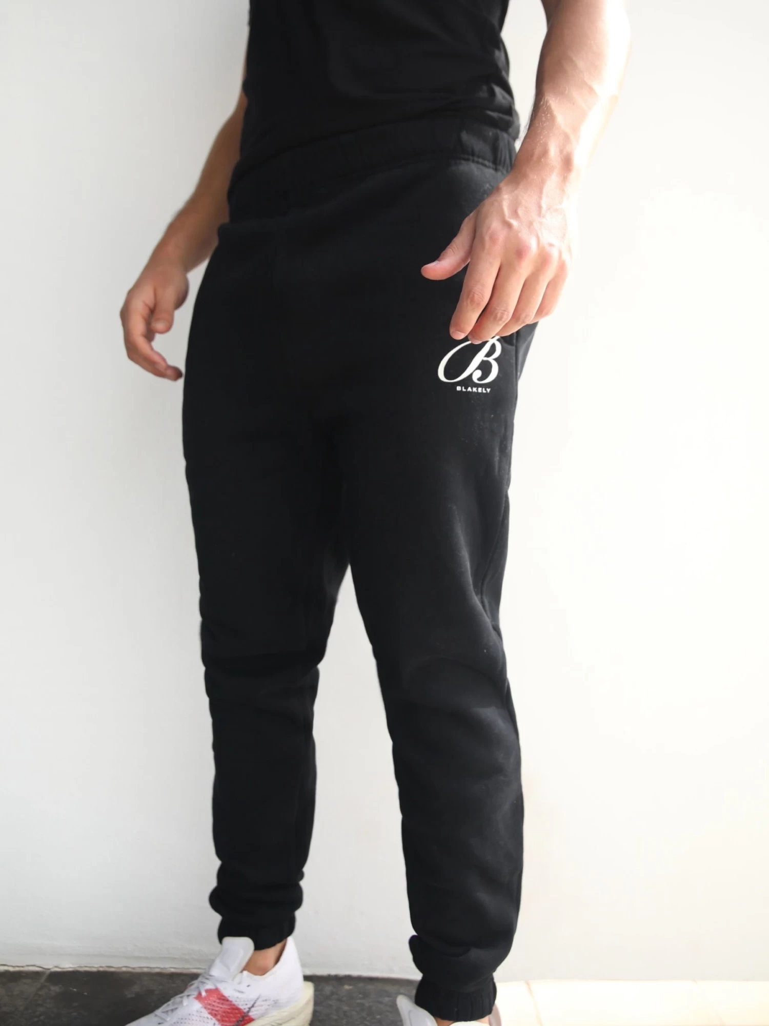 Vita Relaxed Sweatpants - Black 6 Vita Relaxed Sweatpants - Black - Image 4