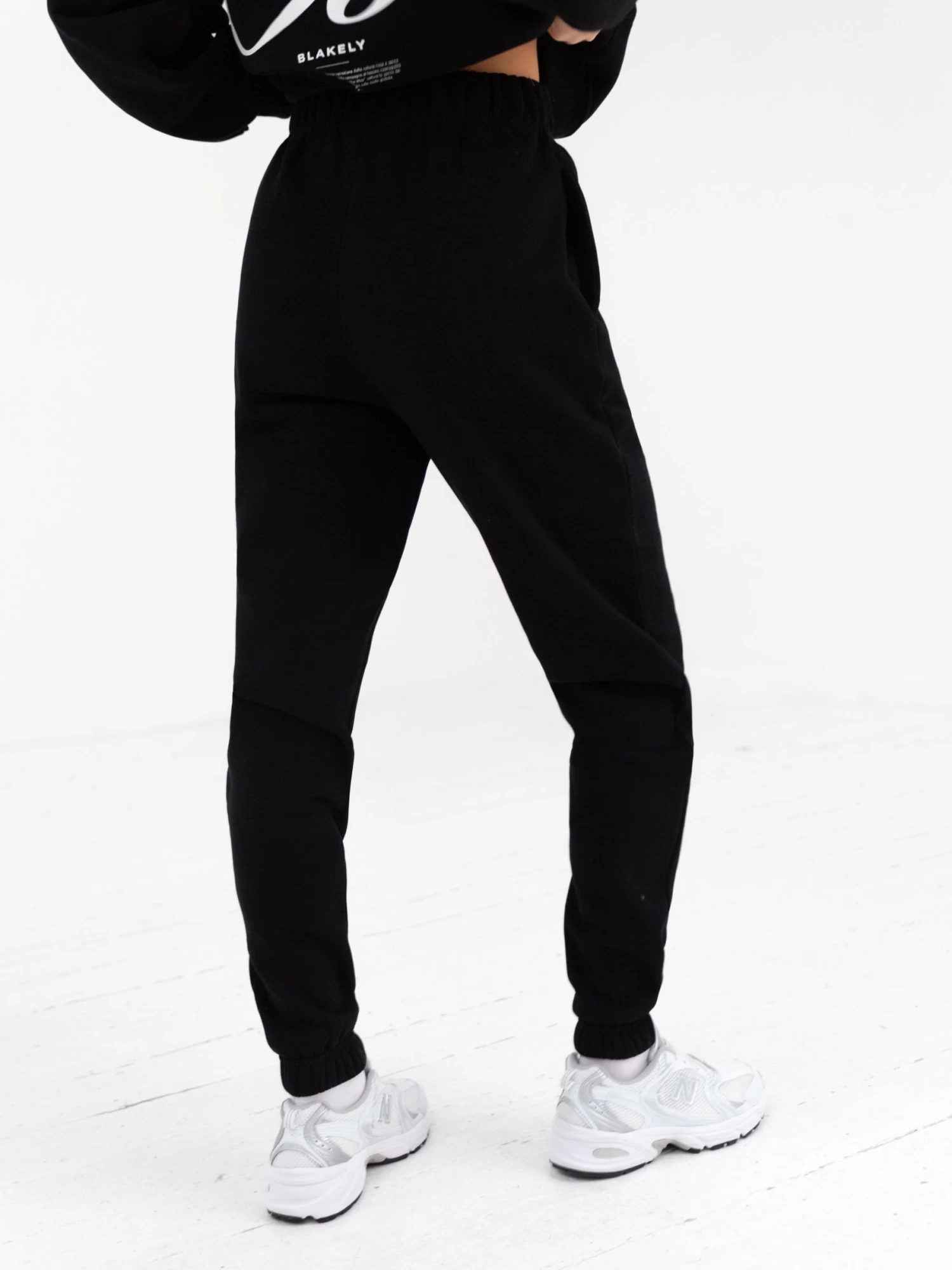 Vita Sweatpants - Black 7 Vita Sweatpants - Black - Image 5