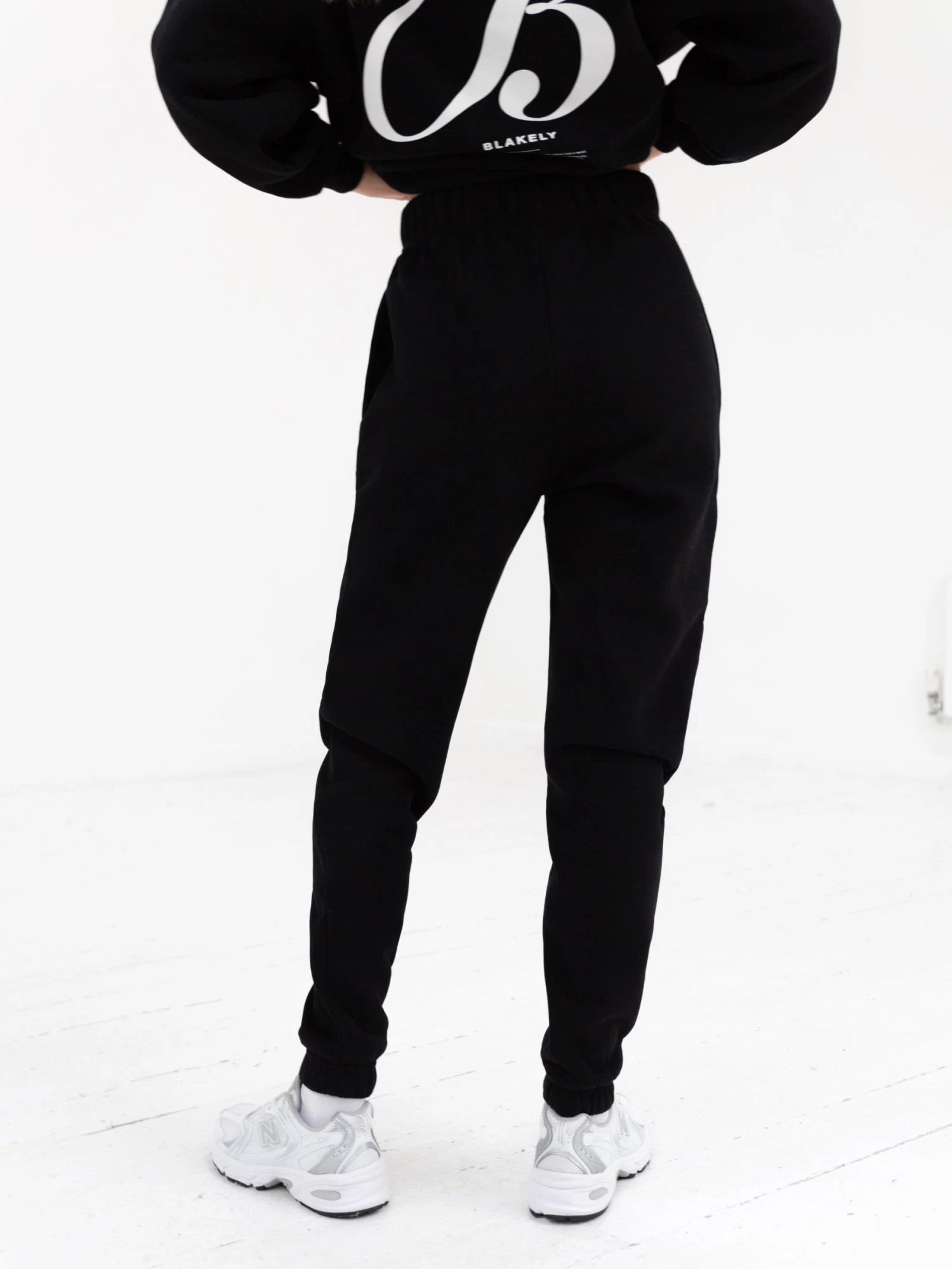 Vita Sweatpants - Black 4 Vita Sweatpants - Black - Image 2