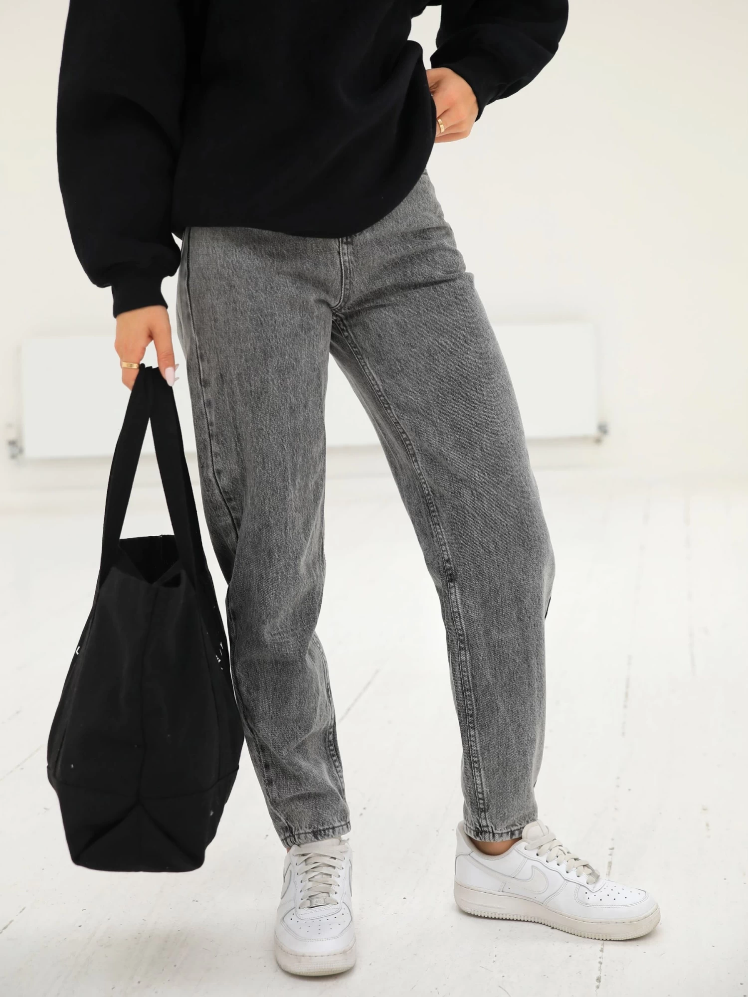 Mom Jeans - Grey 8 Mom Jeans - Grey - Image 6