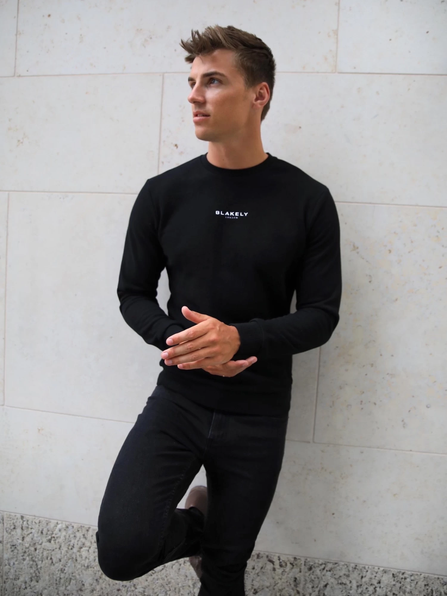 Universal Jumper - Black 6 Universal Jumper - Black - Image 4