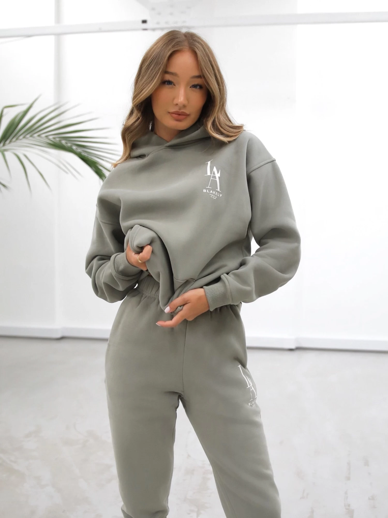 Studio Oversized Hoodie - Olive 6 Studio Oversized Hoodie - Olive - Image 4