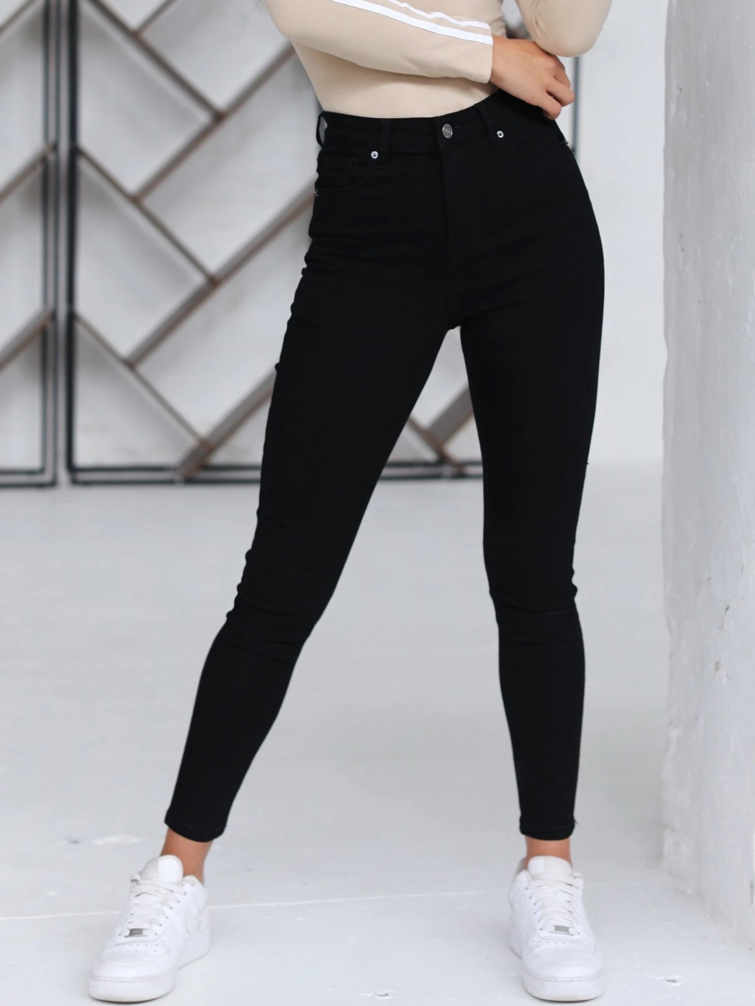 High Waisted Skinny Jeans - Black 3 High Waisted Skinny Jeans - Black