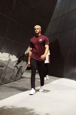 Initial Relaxed T-Shirt - Dark Burgundy -Trend Wear Sales FF21A352 4359 4568 894D 53E0B6D33528