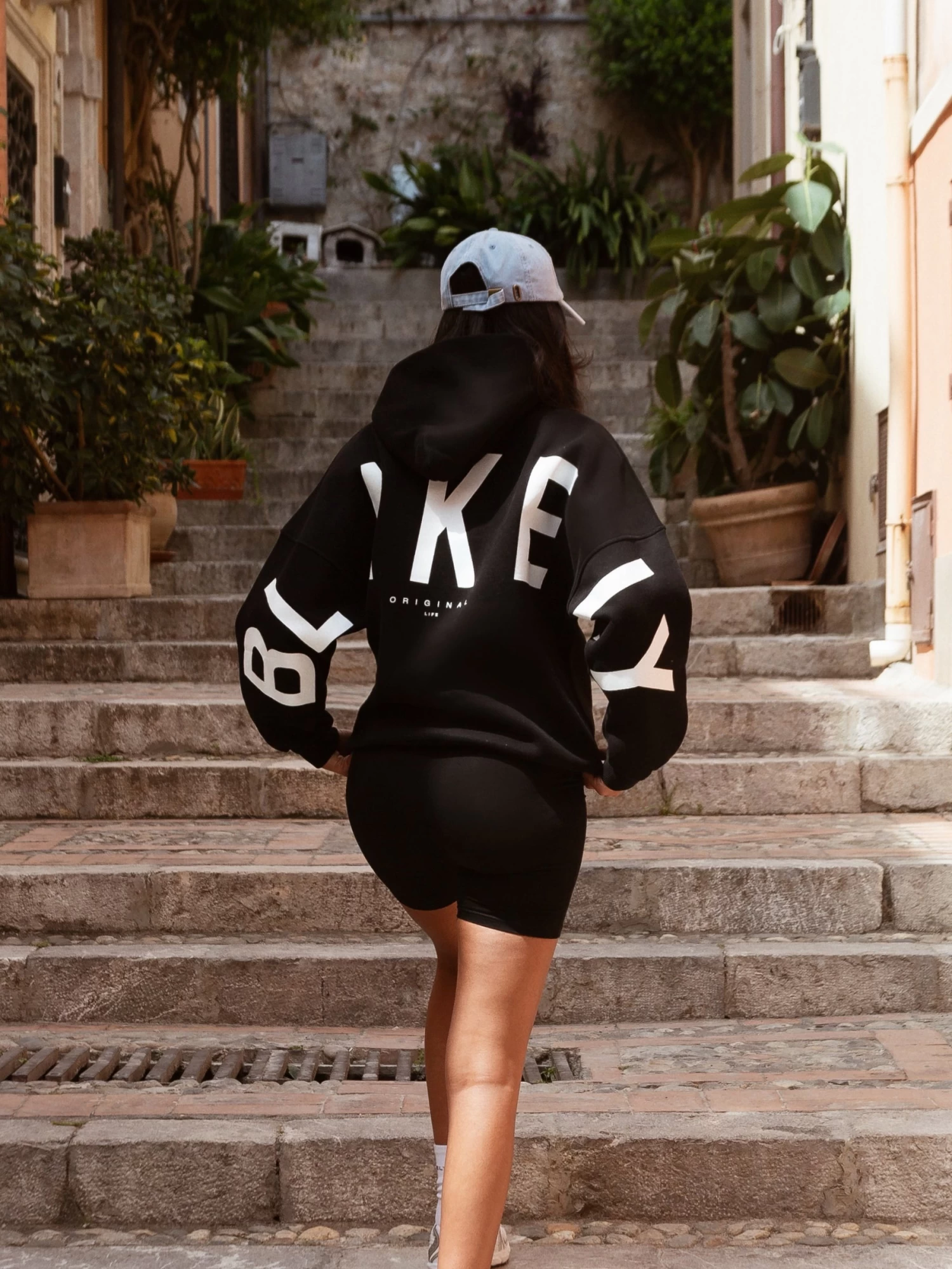 Isabel Oversized Hoodie - Black 4 Isabel Oversized Hoodie - Black - Image 2