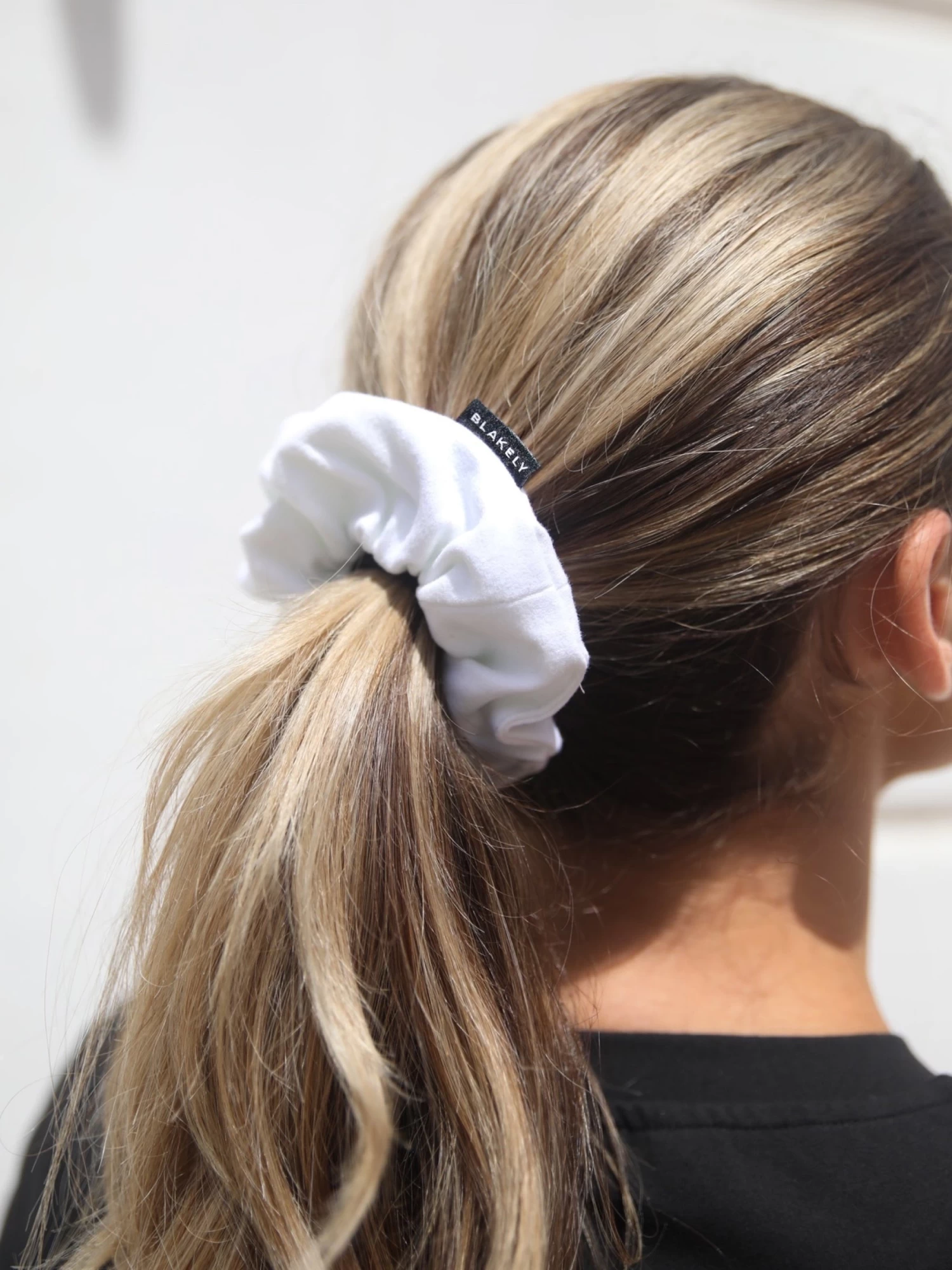 Blakely Scrunchie - White 6 Blakely Scrunchie - White - Image 4